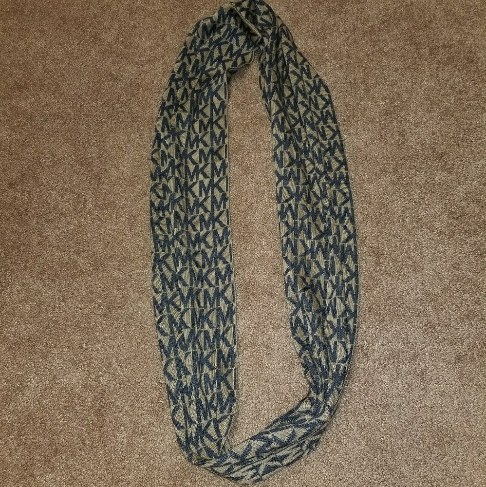 Michael Kors Infinity Scarf Like New